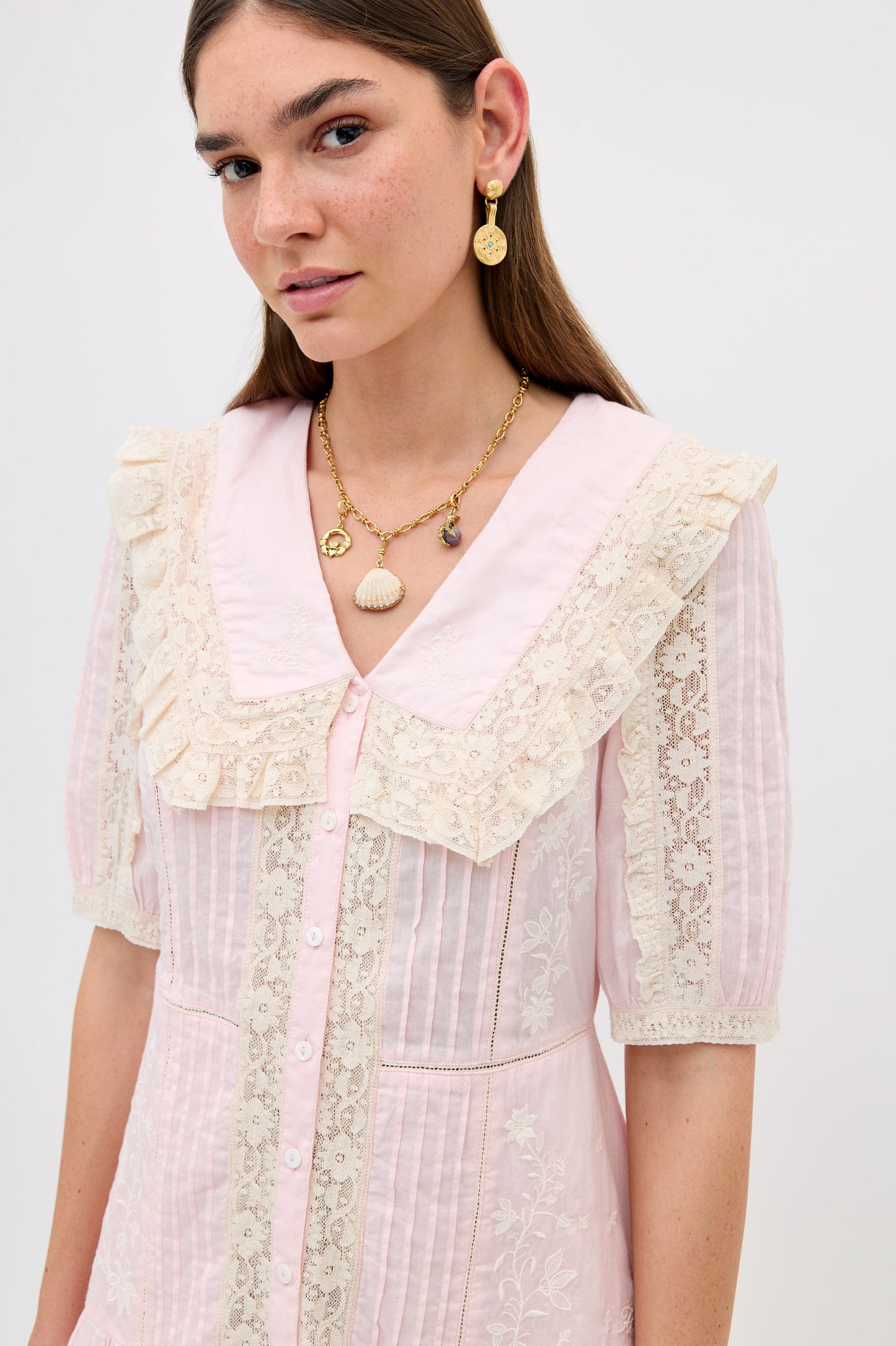 Dove - Pansy Embroidery Vintage Pink