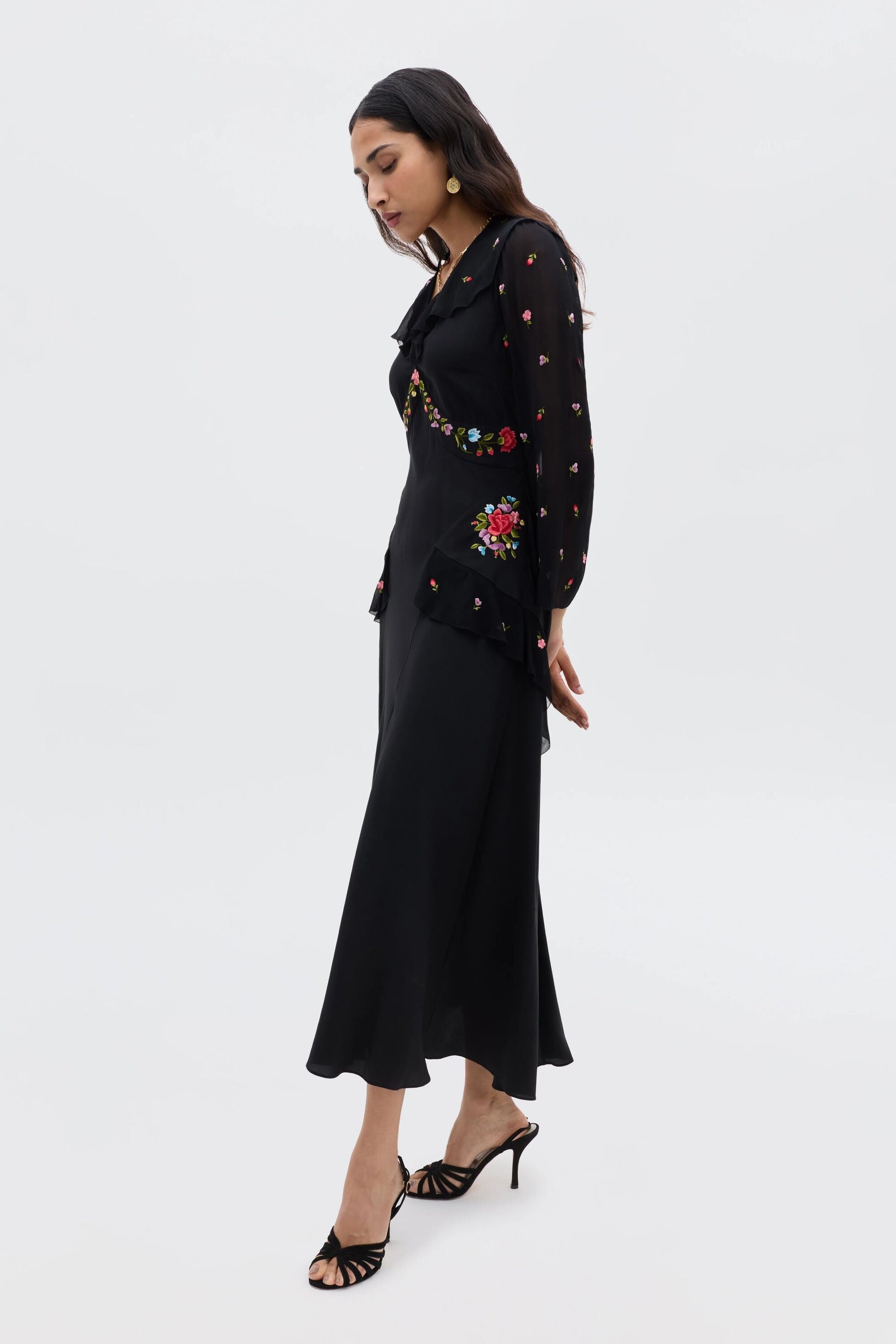 Cedar - Bouquet Embroidery Black